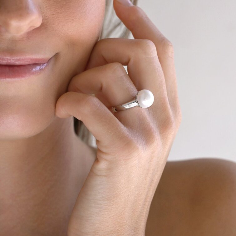 Stříbrný prsten s bílou říční perlou 25001.1