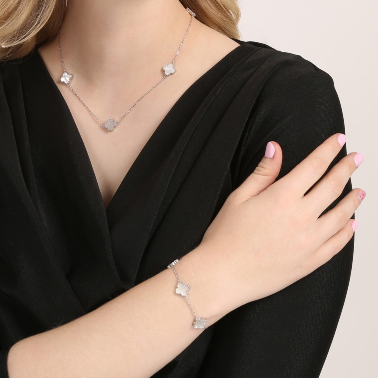 Stříbrný náramek perleťové čtyřlístky 13089.1