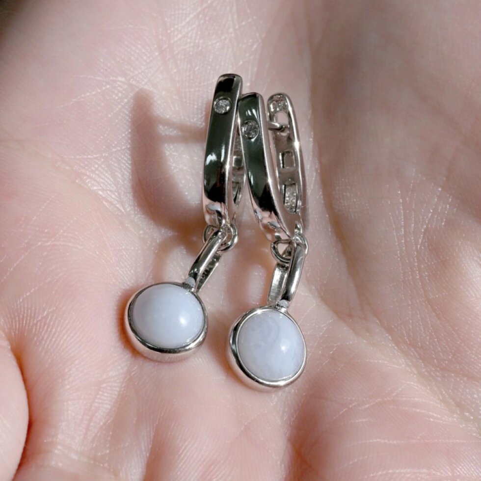 Strieborné visiace náušnice s čipkovaným achátom 11736.3