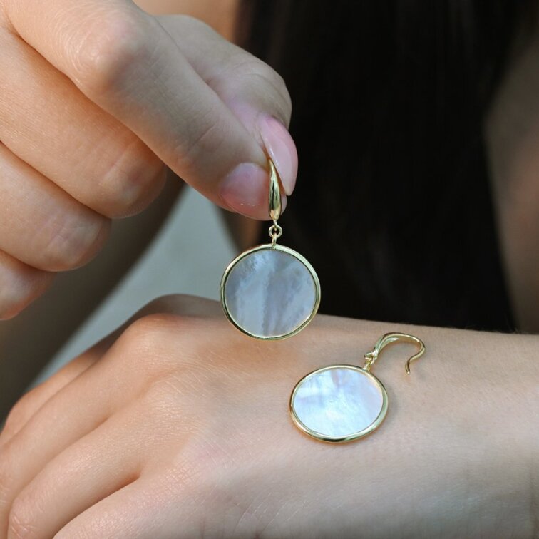 Pozlacené stříbrné náušnice kolečka s perletí 11795.1