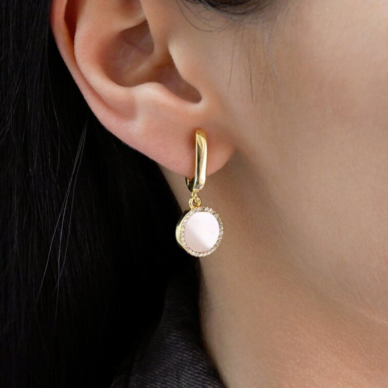 Pozlátené visiace náušnice s bielou perleťou 11734.1