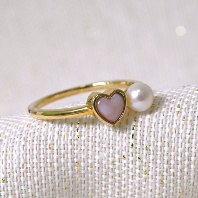 Pozlacený prsten s říční perlou a perleťovým srdcem 25004.1