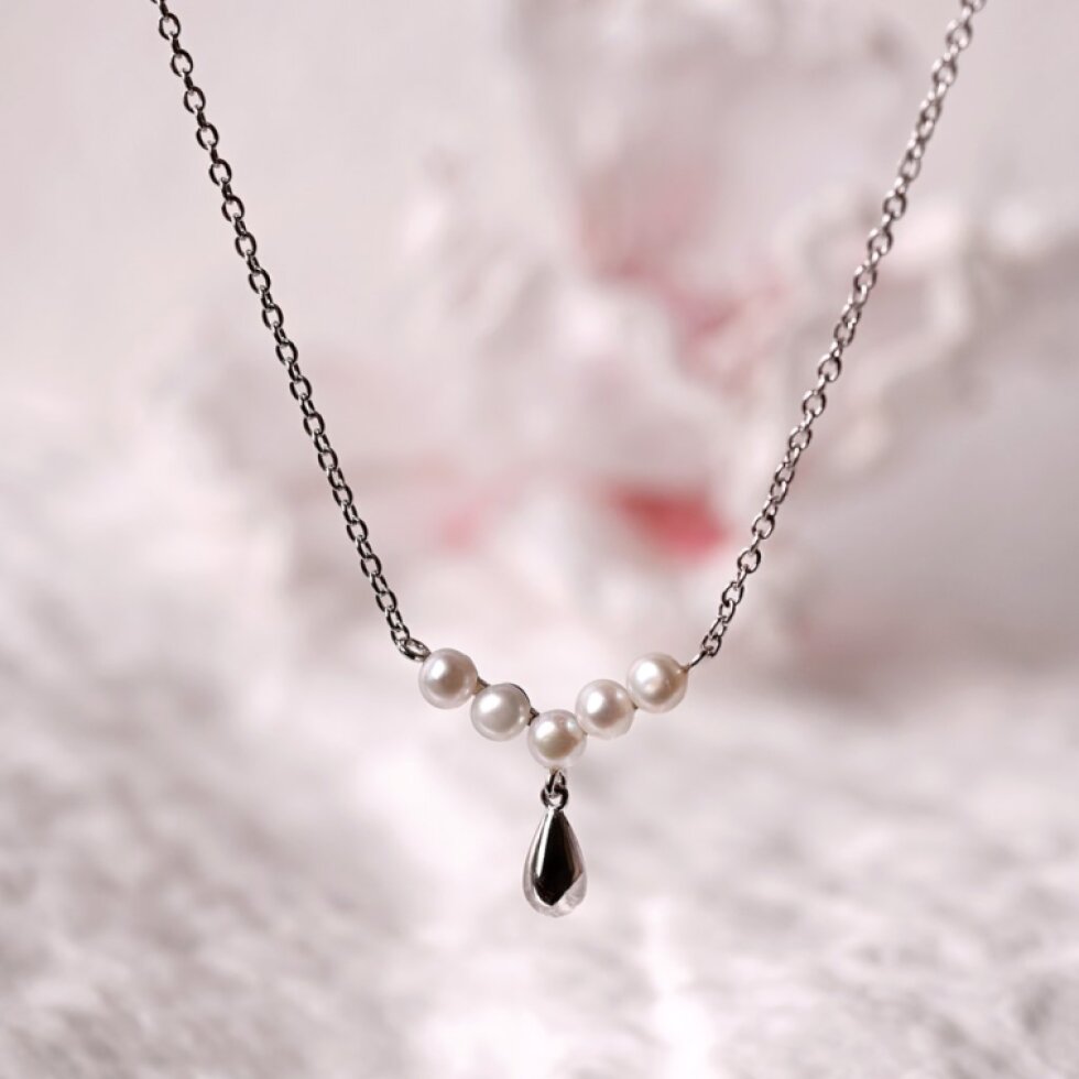 Strieborný náhrdelník s riečnymi perličkami 22059.1