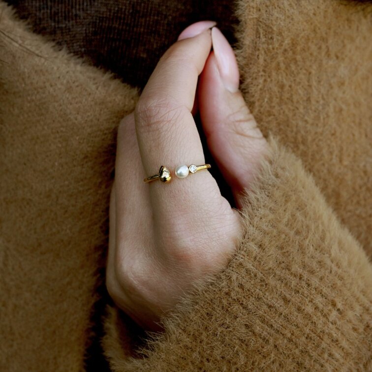 Pozlacený prsten s říční perlou a zirkonem 25006.1