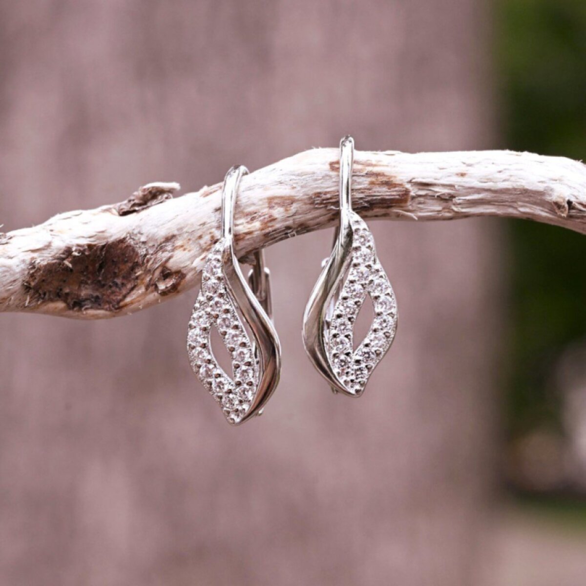 Strieborné náušnice vlnky 11542.1