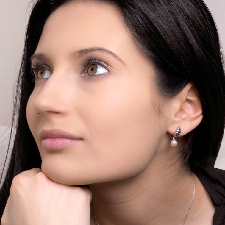 Strieborné náušnice kruhy so zavesenou riečnou perlou 21126.1