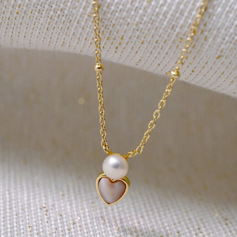 Pozlacený náhrdelník s říční perlou srdíčko 22055.1