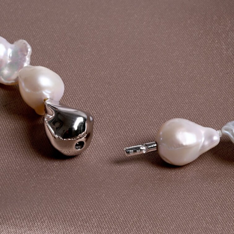 Strieborný perlový náhrdelník baroko 22061.1