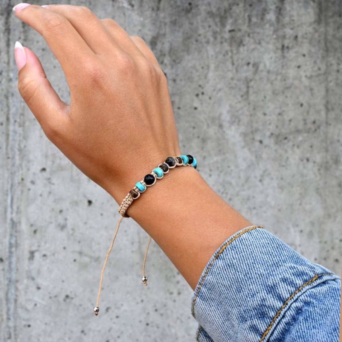 Náramek Shamballa světle hnědý s tyrkysem 43136.3