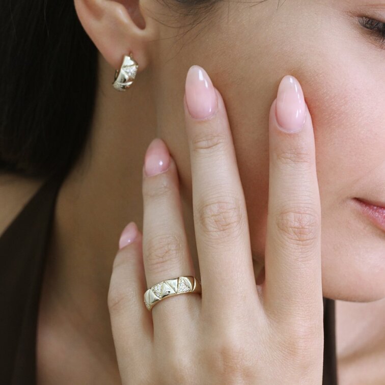 Pozlátený prsteň s vzor so zirkónmi 15035.1