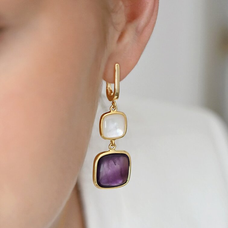 Pozlátené náušnice s ametystom a bielou perleťou 11742.3