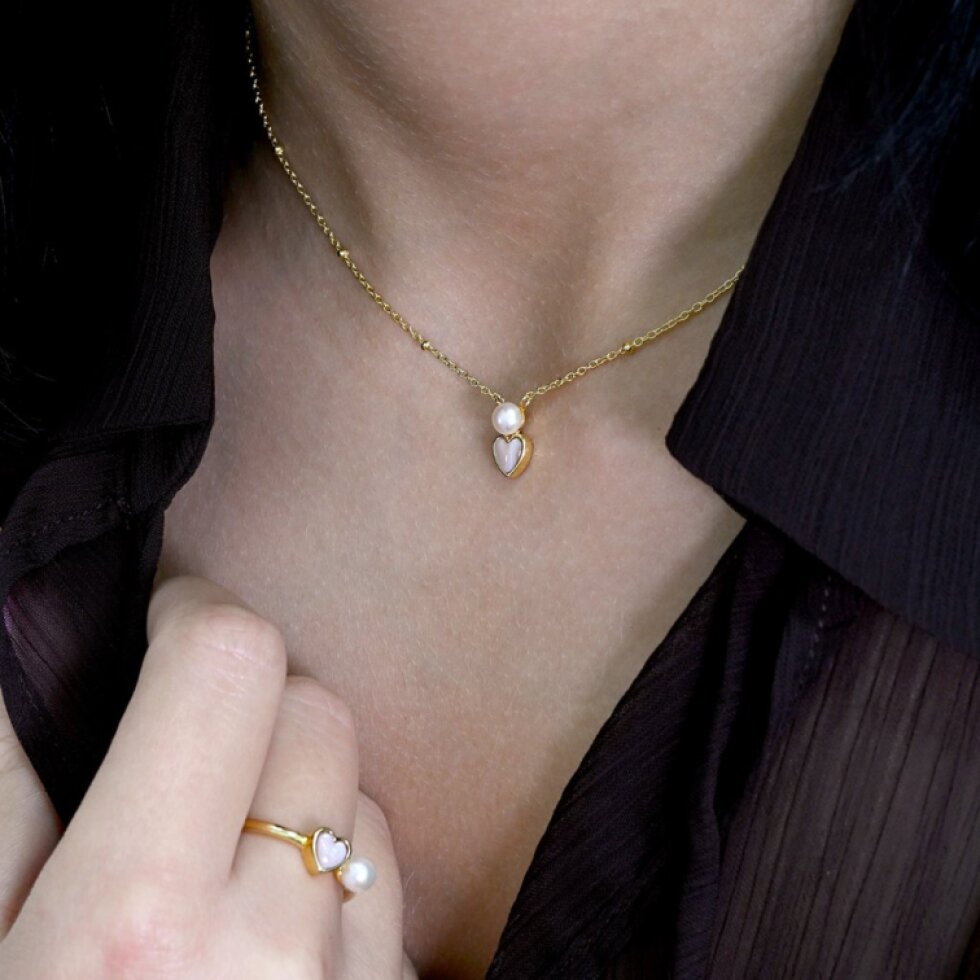 Pozlacený prsten s říční perlou a perleťovým srdcem 25004.1