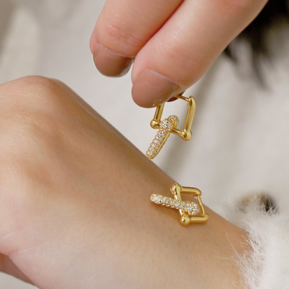 Pozlátené strieborné náušnice elegantné uzle so zirkónmi 11660.1