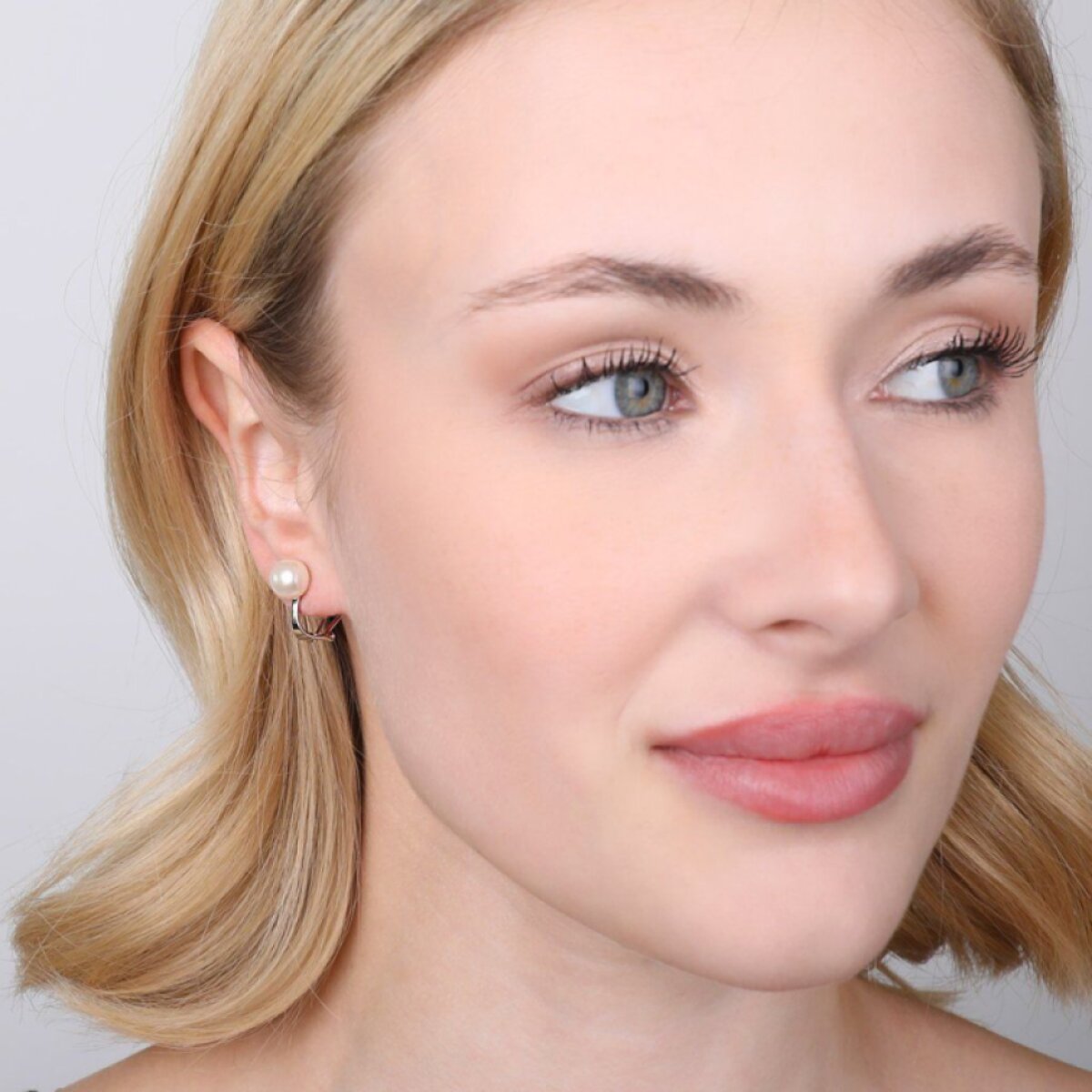 Strieborné náušnice klipsy s riečnou perlou 21081.1