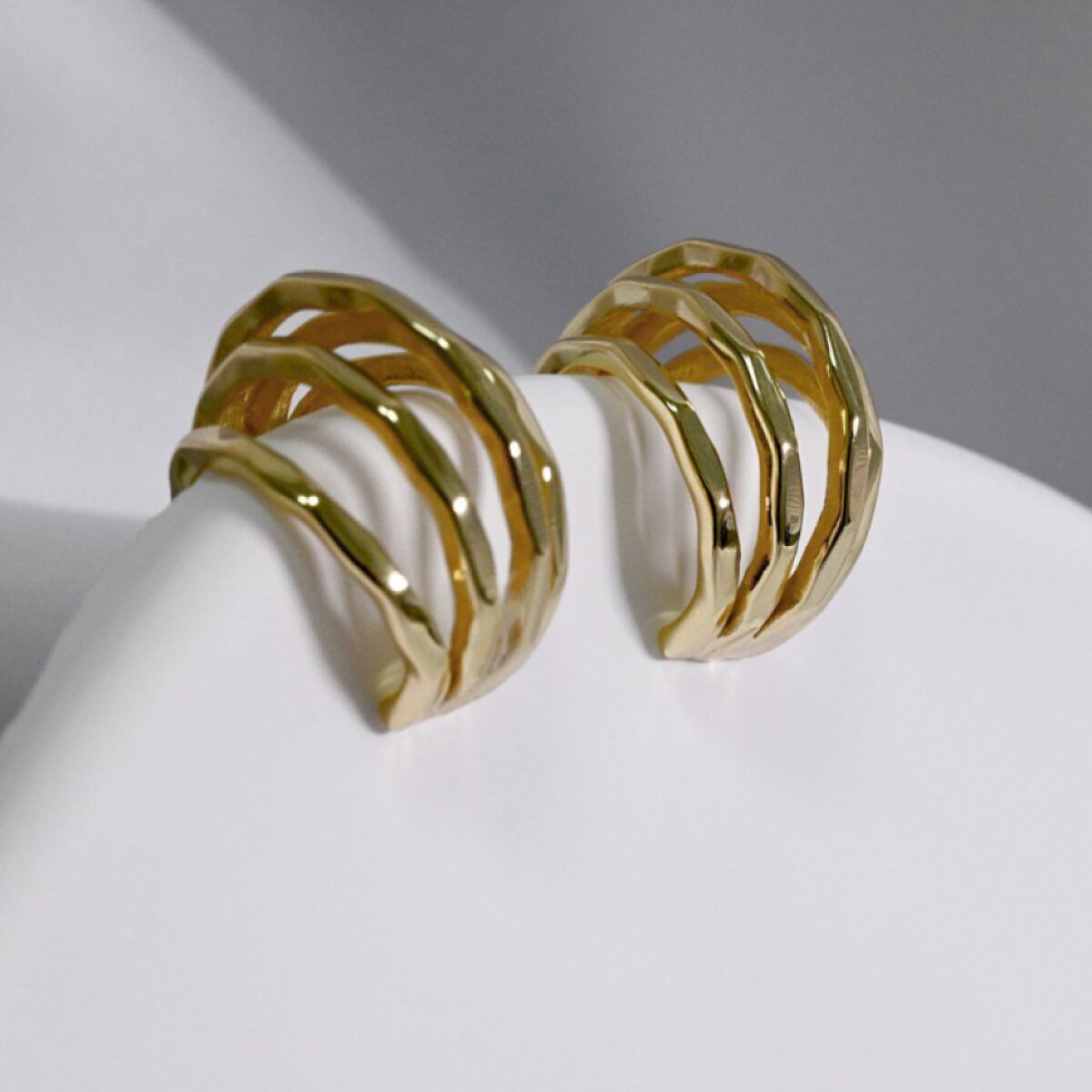 Pozlátené strieborné náušnice päť vlnitých kruhov 61081