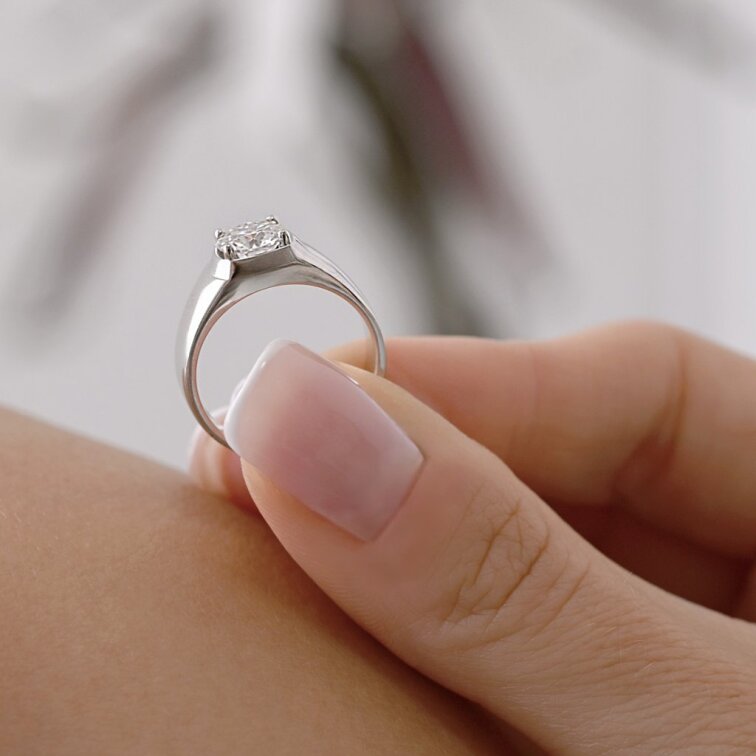 Stříbrný prsten LEO 15M00008 moissanite