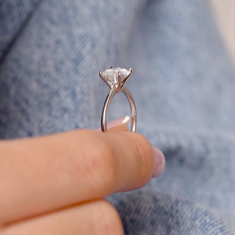 Stříbrný prsten ELEN 15M00003 moissanite