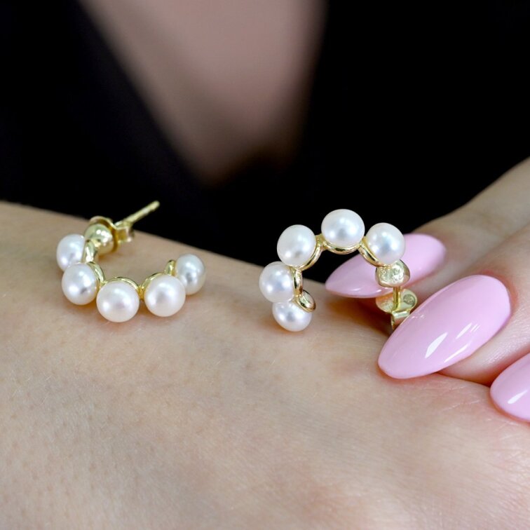 Pozlátené náušnice kruhy s bielymi riečnymi perlami 21131.1