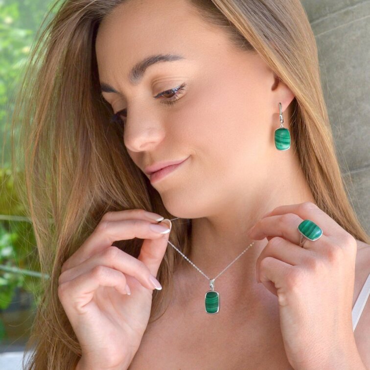Strieborné náušnice s prírodným malachitom 11741.3