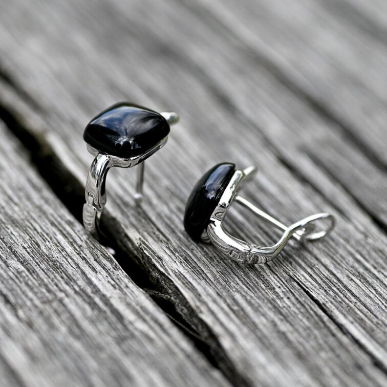 Strieborné náušnice s onyxom 11731.3