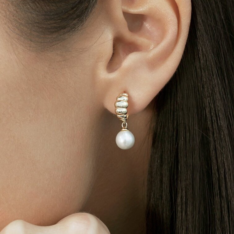 Pozlacené náušnice kruhy se zavěšenou říční perlou 21126.1