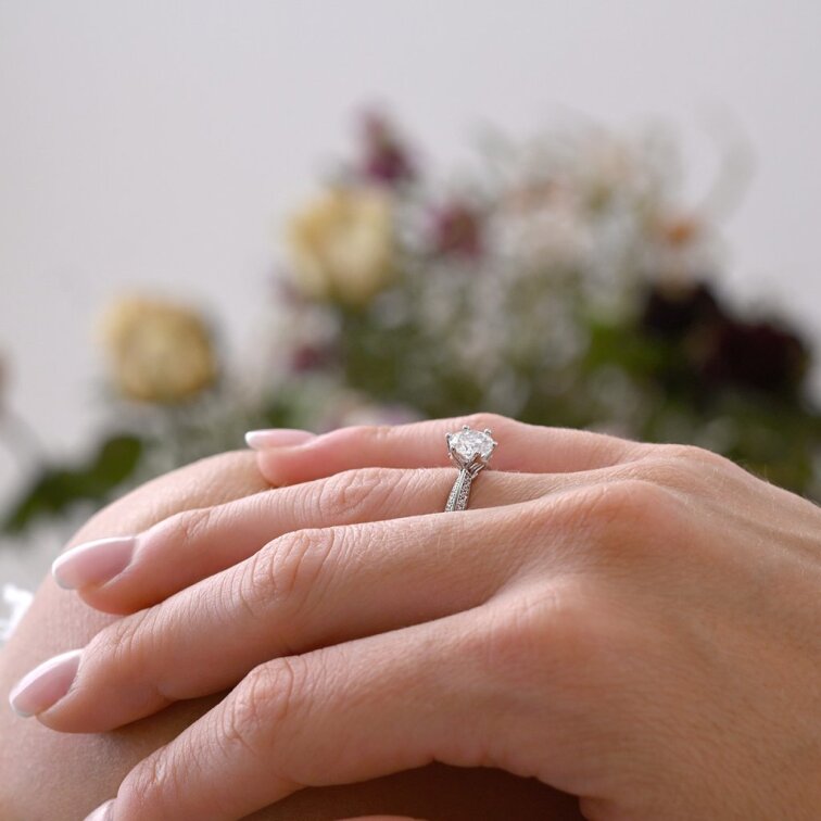 Stříbrný prsten MIA zdobený 15M00007 moissanite