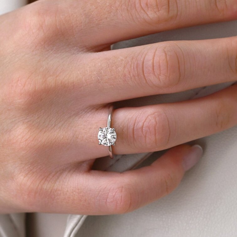 Stříbrný prsten ELEN 15M00003 moissanite