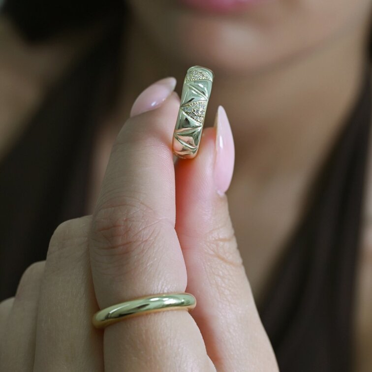 Pozlátený prsteň s vzor so zirkónmi 15035.1