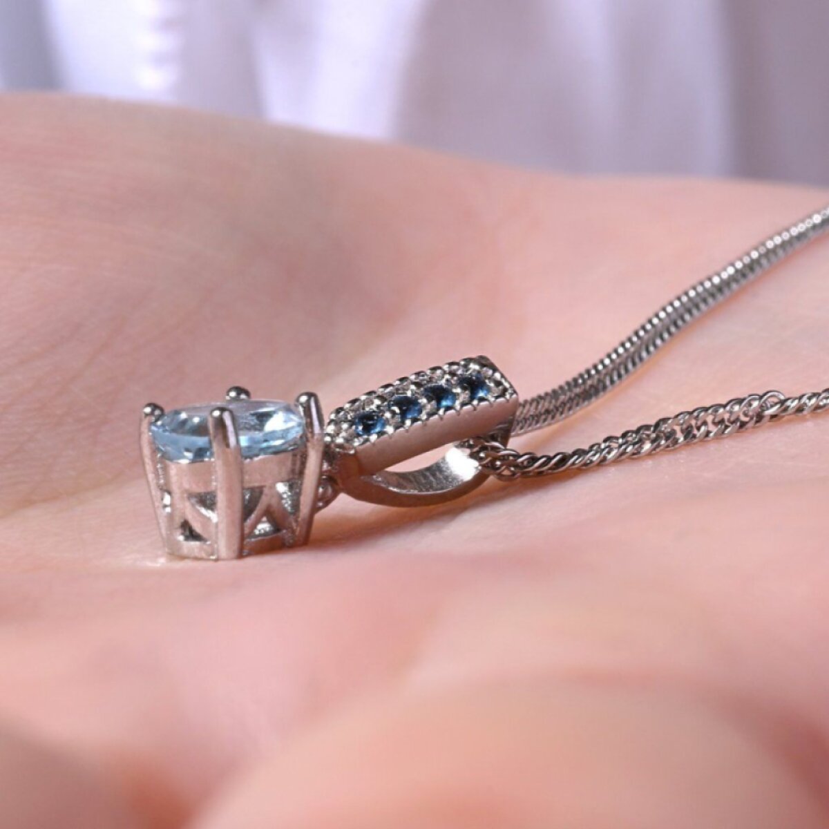 Stříbrný náhrdelník luxusní modré kameny 12082.3 london nano, sky topaz