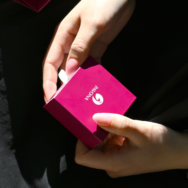 Strieborné náušnice s ruženínom 11743.3