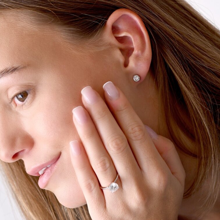 Stříbrná kusová náušnice AMELIA 11XM00005