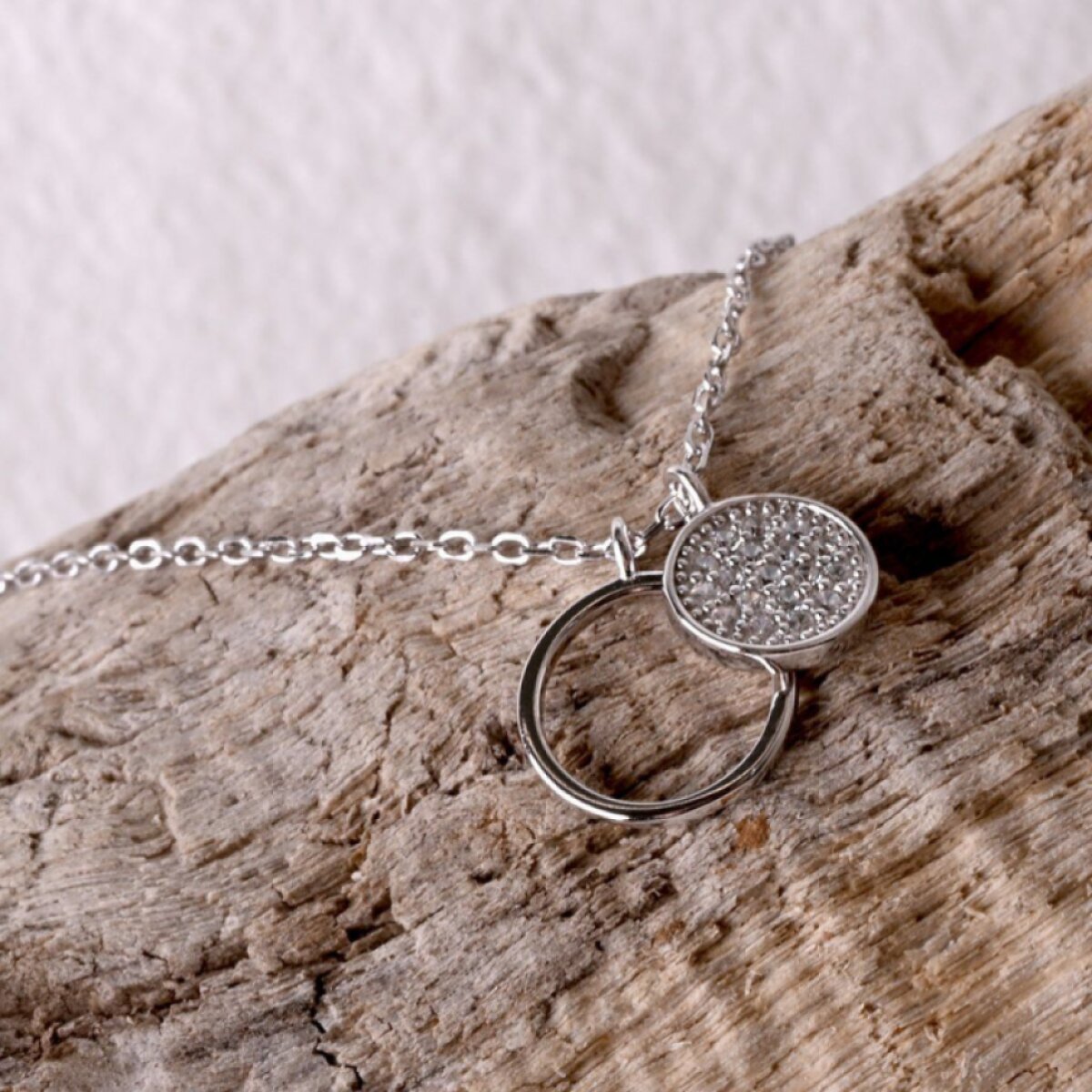 Stříbrný náhrdelník se zirkonem bílý kulatý 12011.1