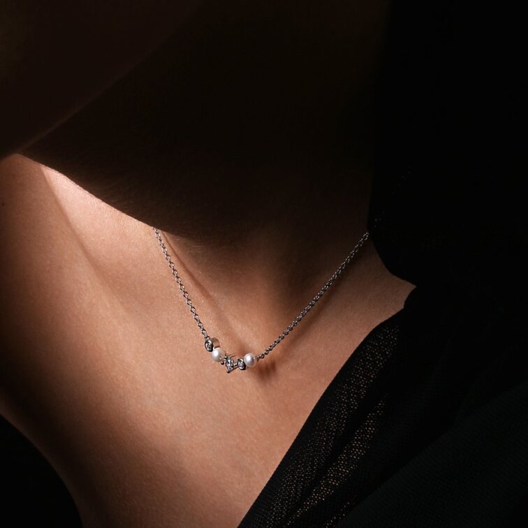 Strieborný náhrdelník s riečnymi perlami 22057.1