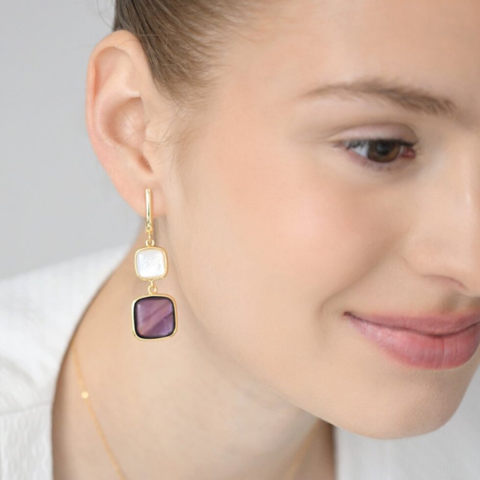 Pozlátené náušnice s ametystom a bielou perleťou 11742.3