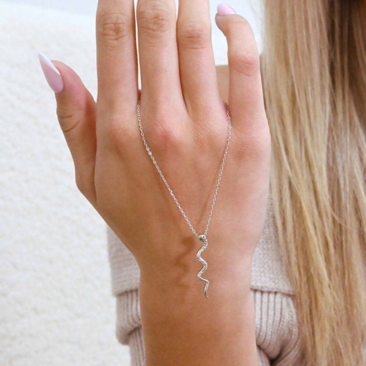 Stříbrný náhrdelník had se zelenými zirkony 12152.3 green