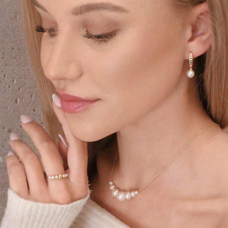 Pozlacené náušnice kruhy se zavěšenou říční perlou 21129.1