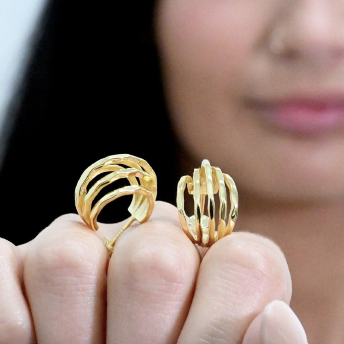 Pozlátené strieborné náušnice päť vlnitých kruhov 61081