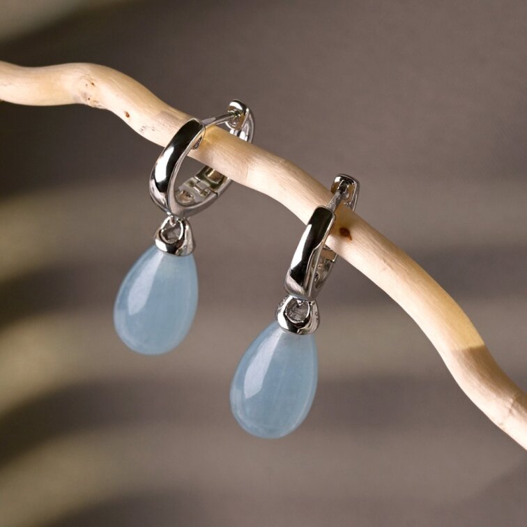 Strieborné visiace náušnice kvapky s akvamarínom 11733.3