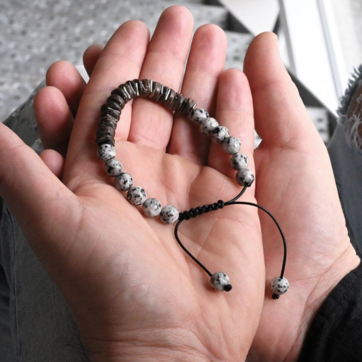 Bižuterní náramek s minerálním kamenem a dřevem 53062.3