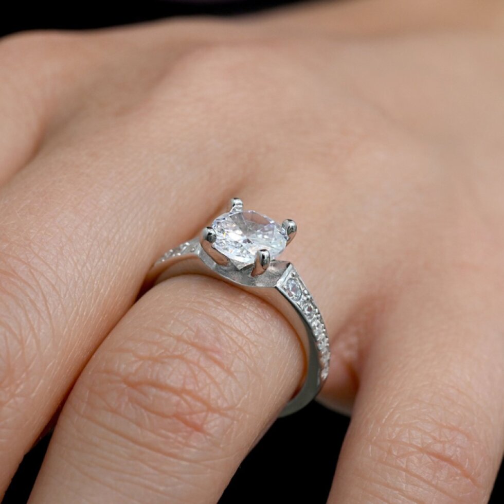 Stříbrný prsten luxusní se zirkony bílý čtverec 15009.1 crystal