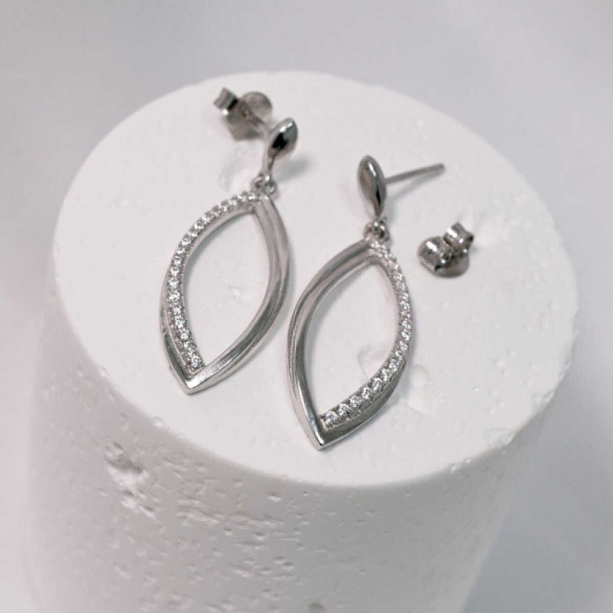 Stříbrné dlouhé náušnice kapky 11786.1