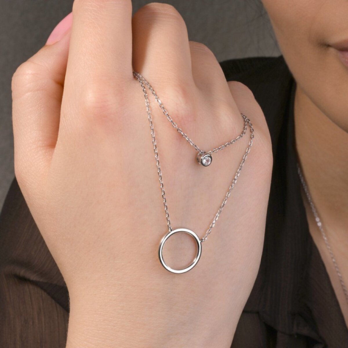 Stříbrný náhrdelník dvojitý řetízek kroužek a zirkon 12111.1