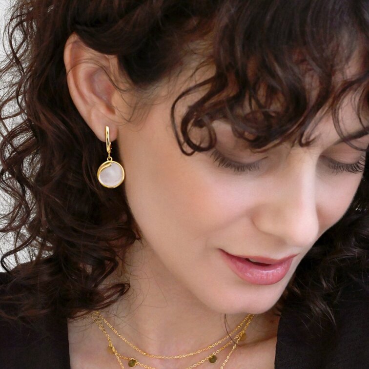 Pozlátené visiace náušnice s ružovou perleťou 11739.3