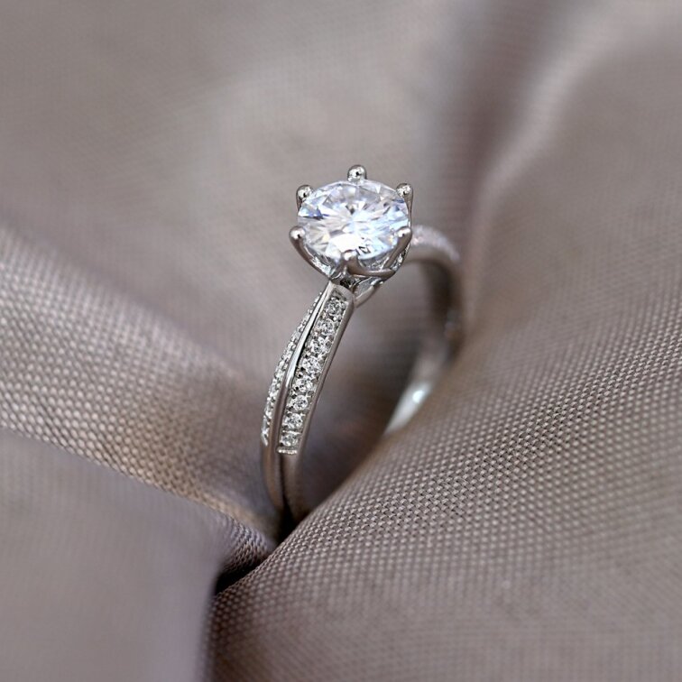 Stříbrný prsten MIA zdobený 15M00007 moissanite