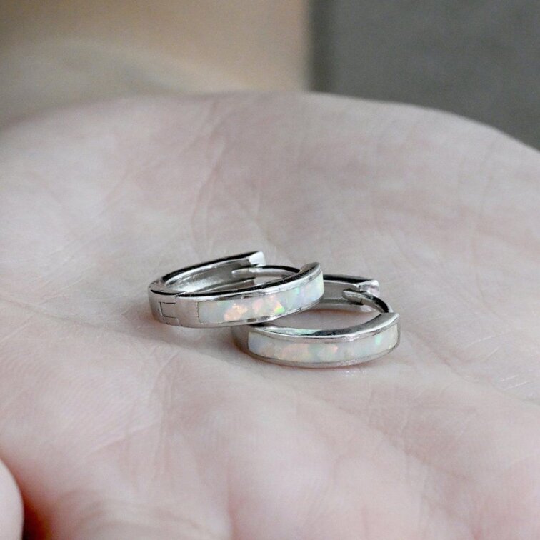 Strieborné opálové náušnice kruhy 11402.1 biele