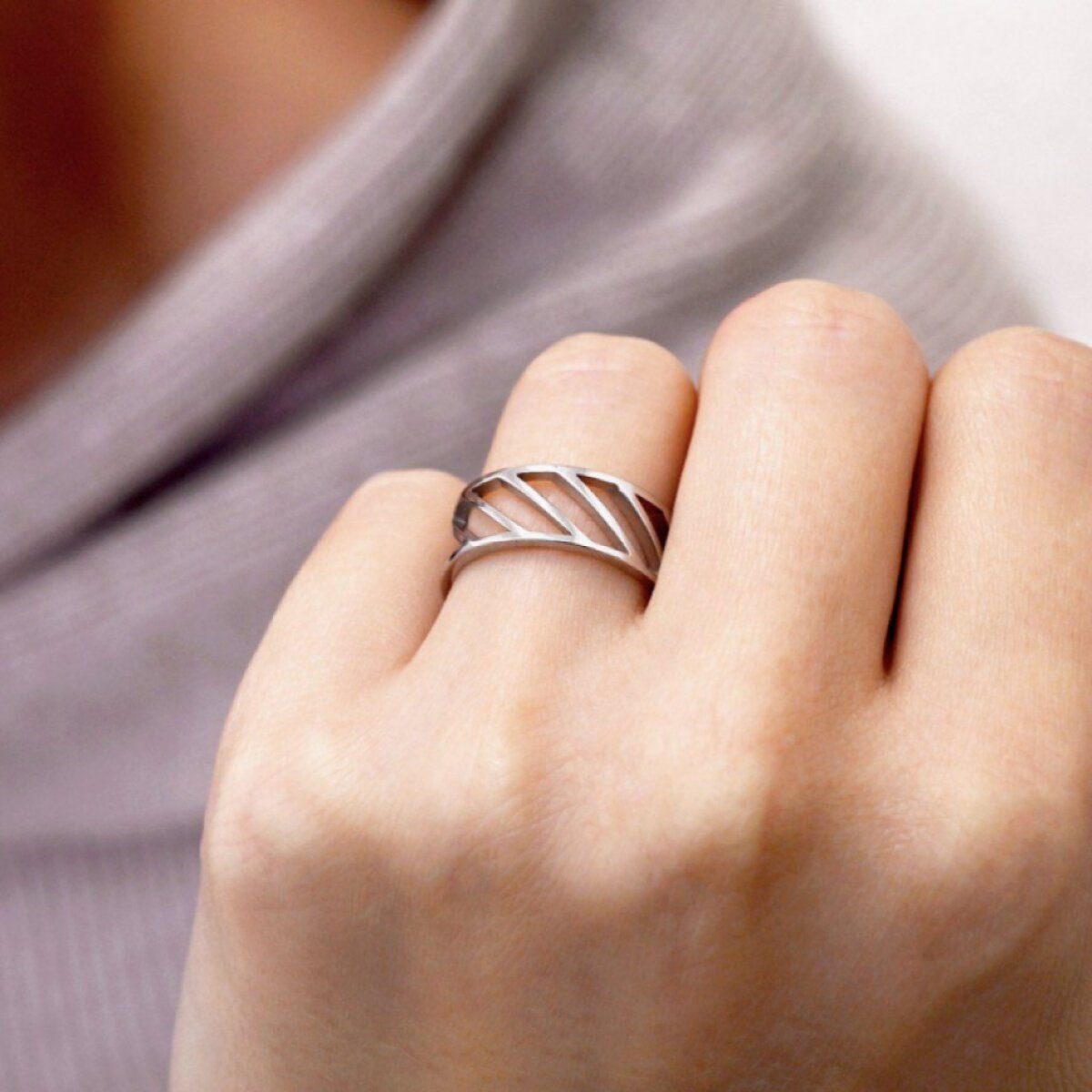Strieborný široký prsteň 65022