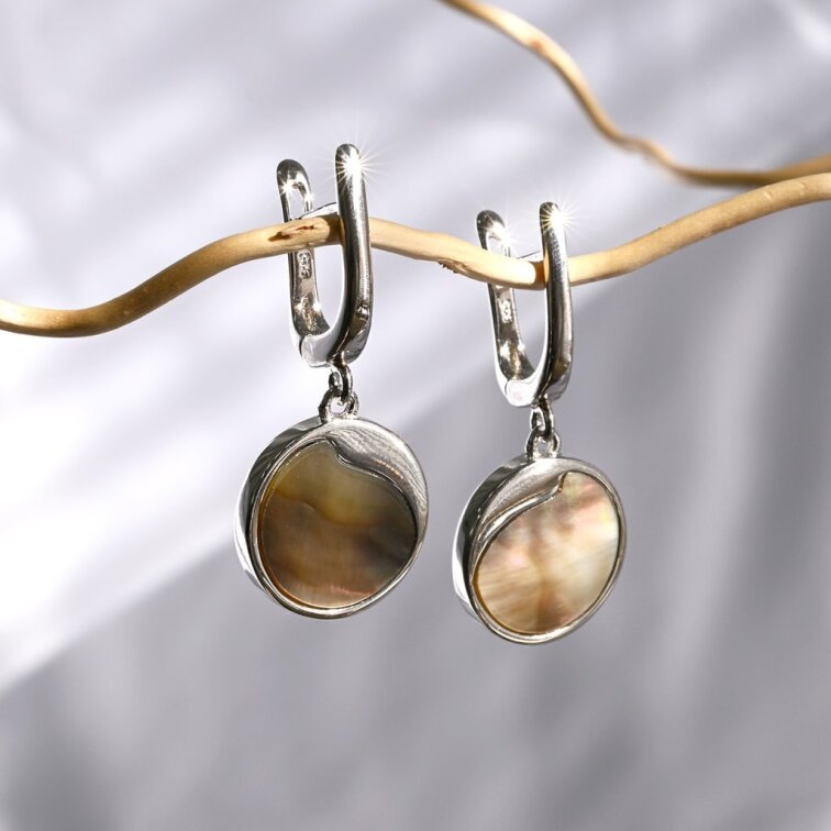 Strieborné visiace náušnice s čiernou perleťou 11739.3