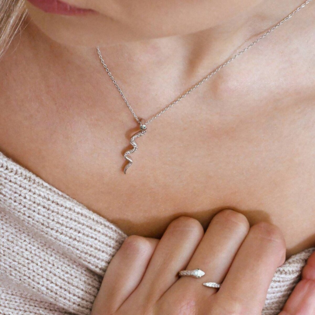 Stříbrný náhrdelník had se zelenými zirkony 12152.3 green