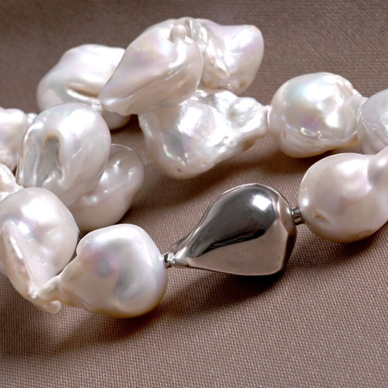 Strieborný perlový náhrdelník baroko 22061.1