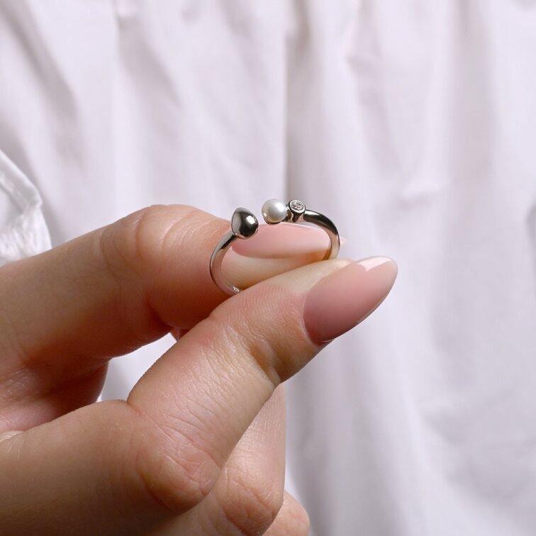 Strieborný prsteň s riečnou perlou a zirkónom 25006.1